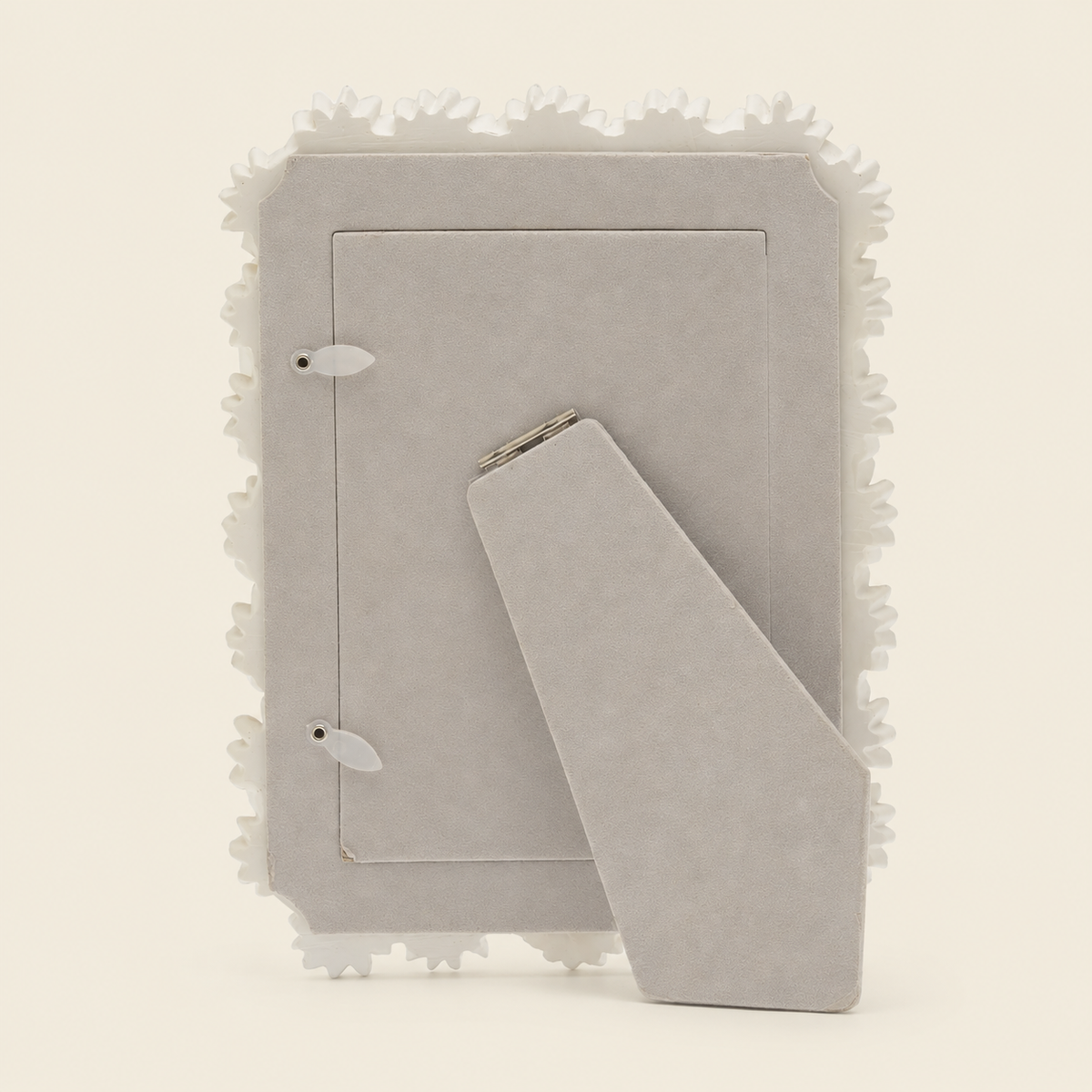 White Resin Daisy Photo Frame, 6 × 8"