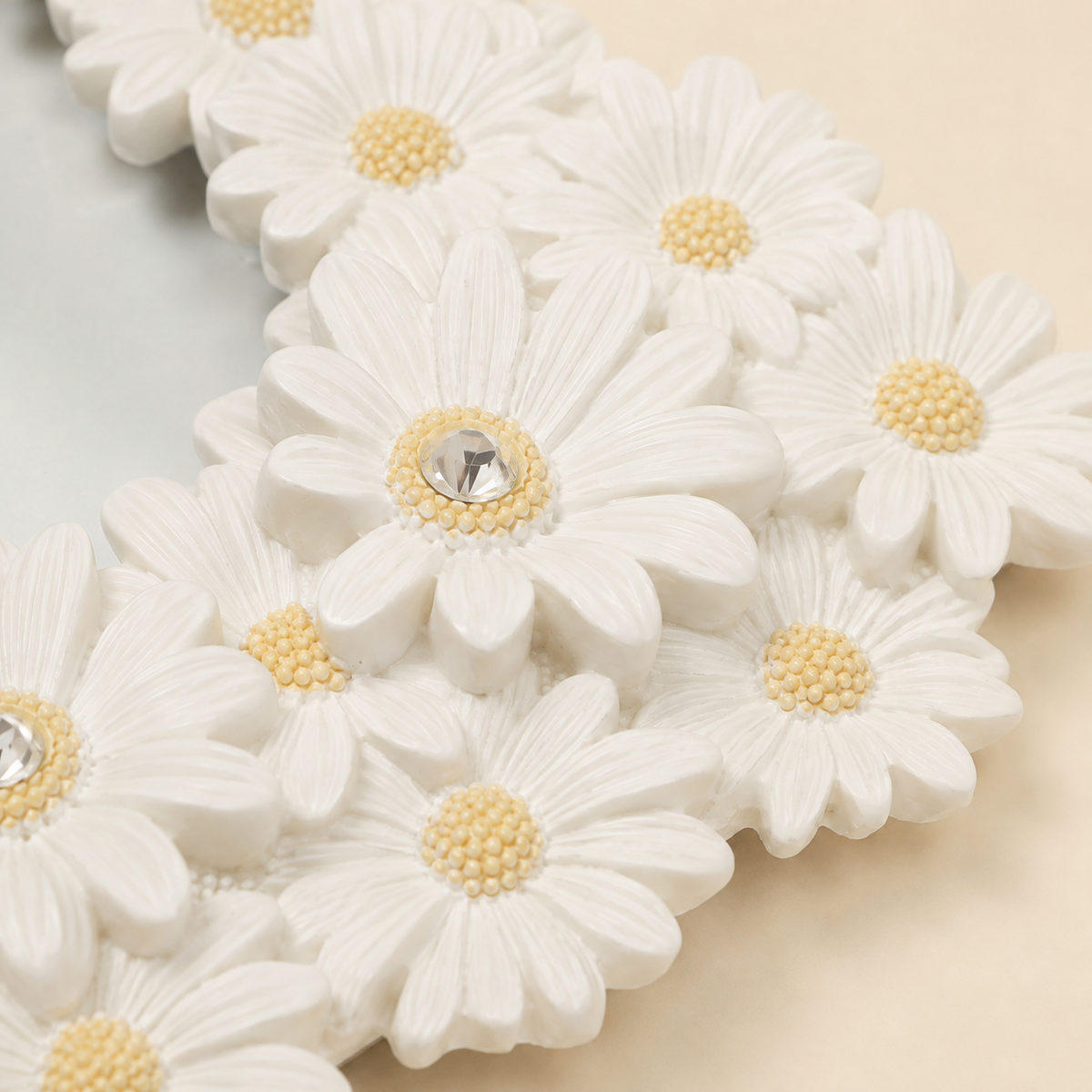 White Resin Daisy Photo Frame, 6 × 8"